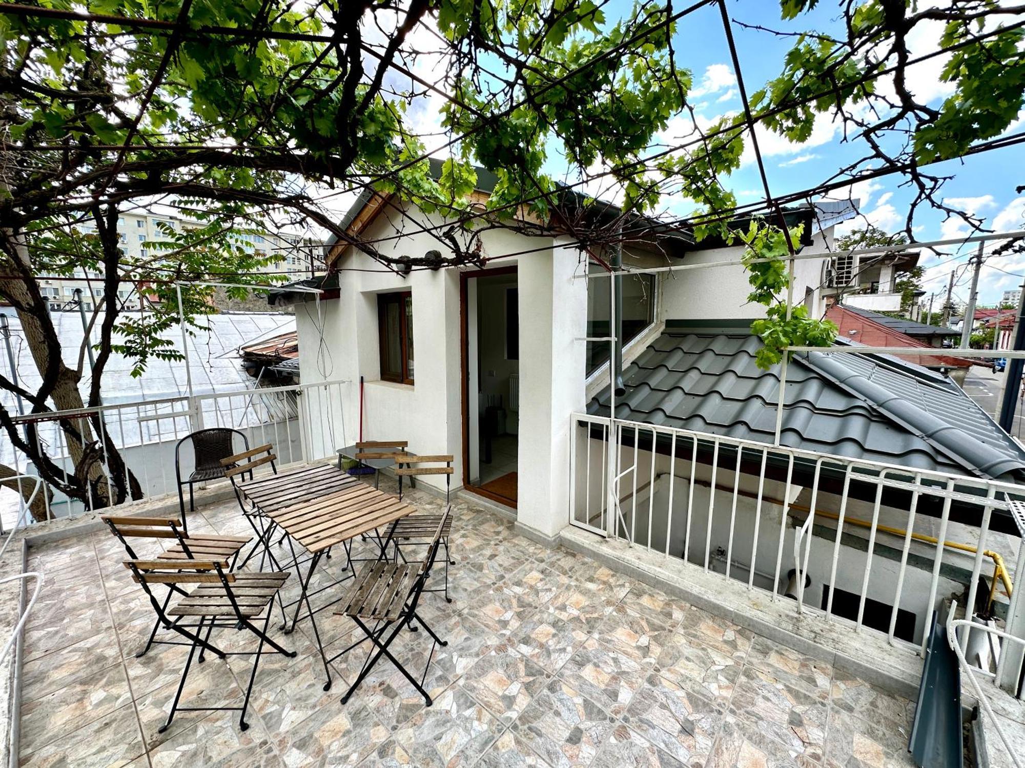 Villa Interbelic House With Courtyard And Terrace Bucarest Esterno foto